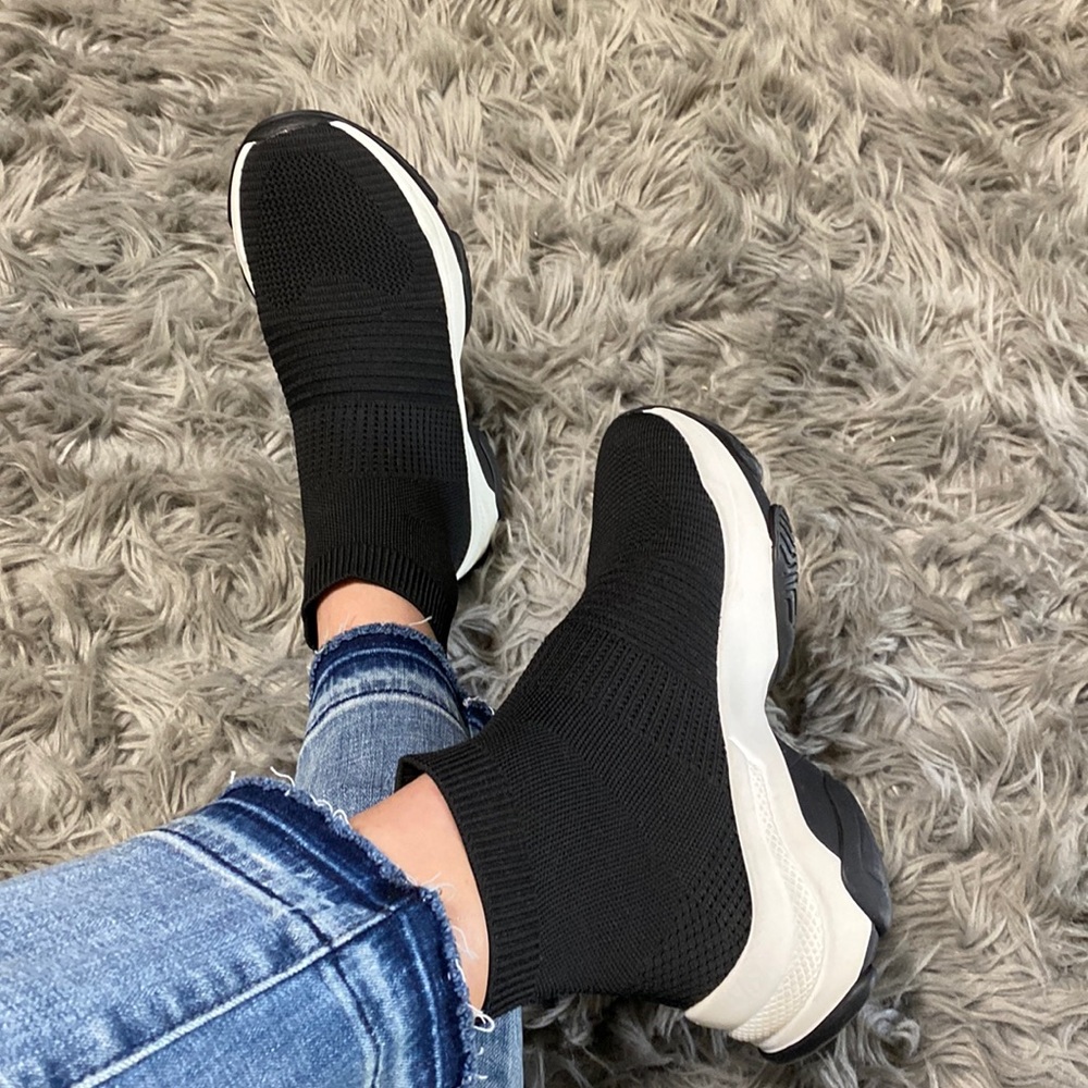 STEVE MADDEN WOMEN SNEAKERS. SIZE 6 1/2.